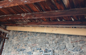 Installation d'une poutre. Sur la commune de Clermont-Ferrand